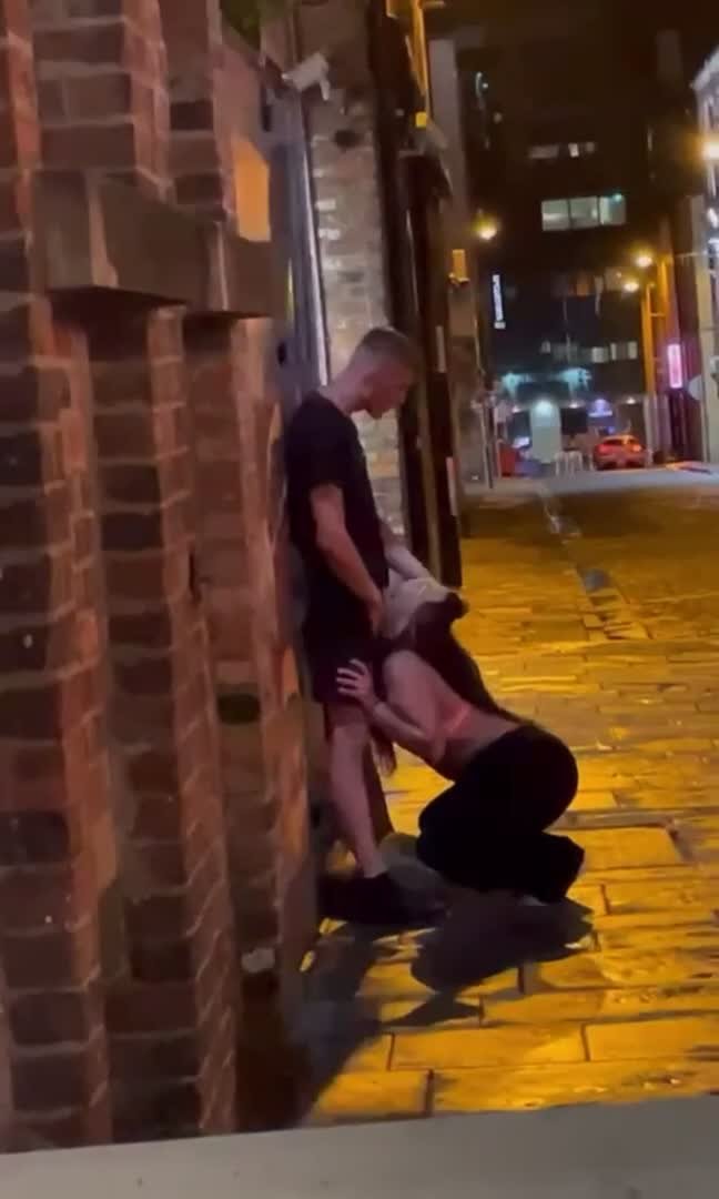 darryl dee like caught giving head in public photo deanna voisin recommends caught giving head in public pic