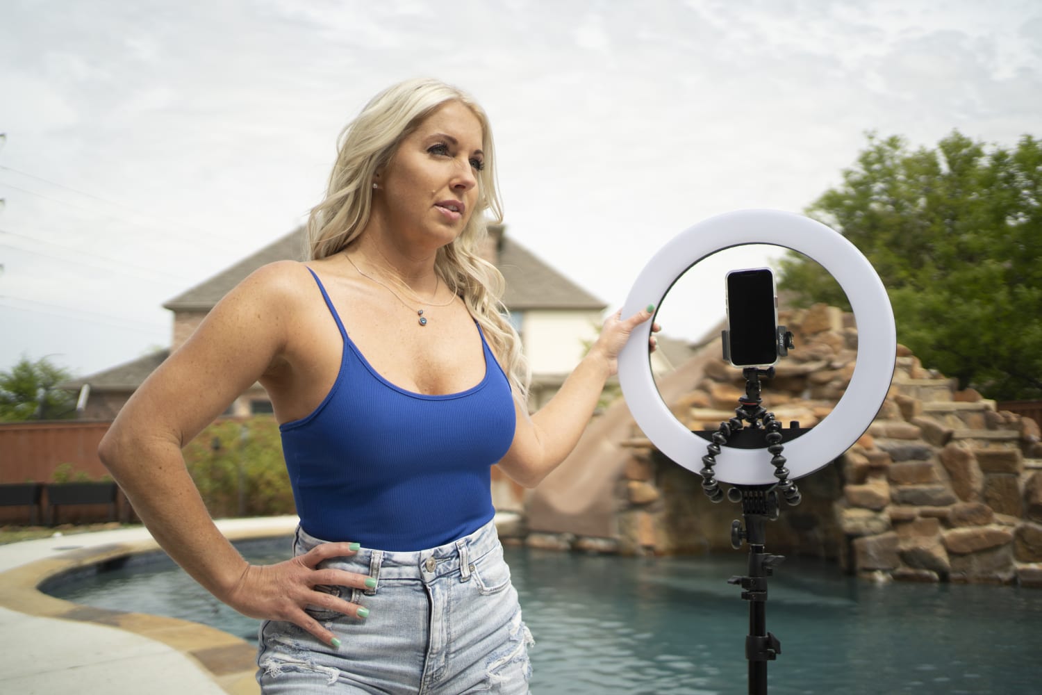 arian johnson add mom tries porn photo